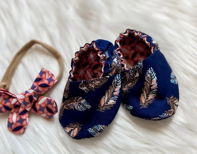Navy Blue Feather Crib Shoes & Bow Set Amber Amymone