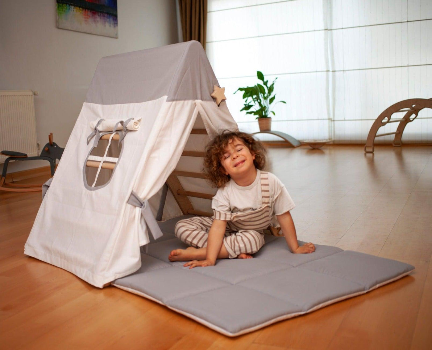 Climbing Triangle with Tent Cover, Mat, Ramp Red Oceanus